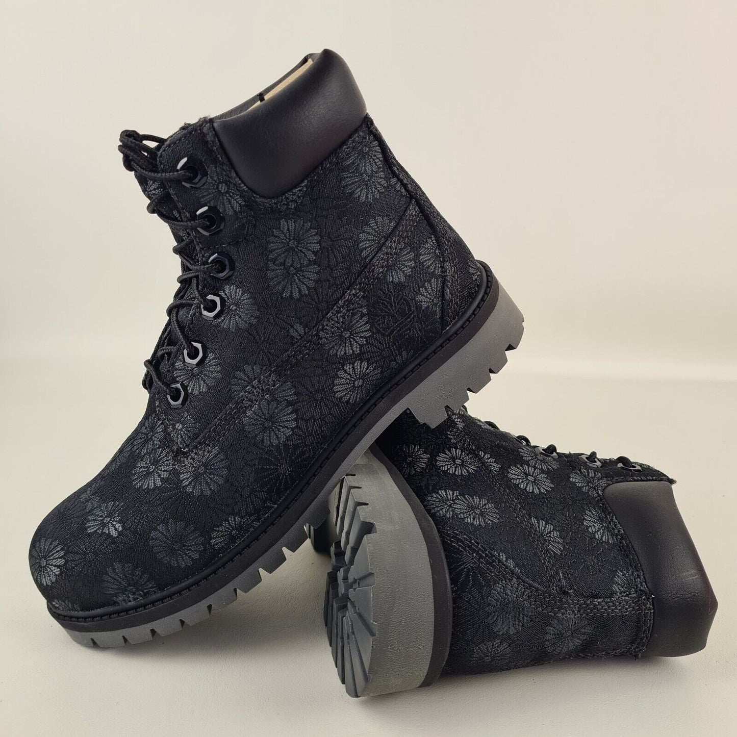 Timberland 6 IN Classic Boots TB0A177S Black Floral Outdoors Sz 6.5 Girls = 8 Wm