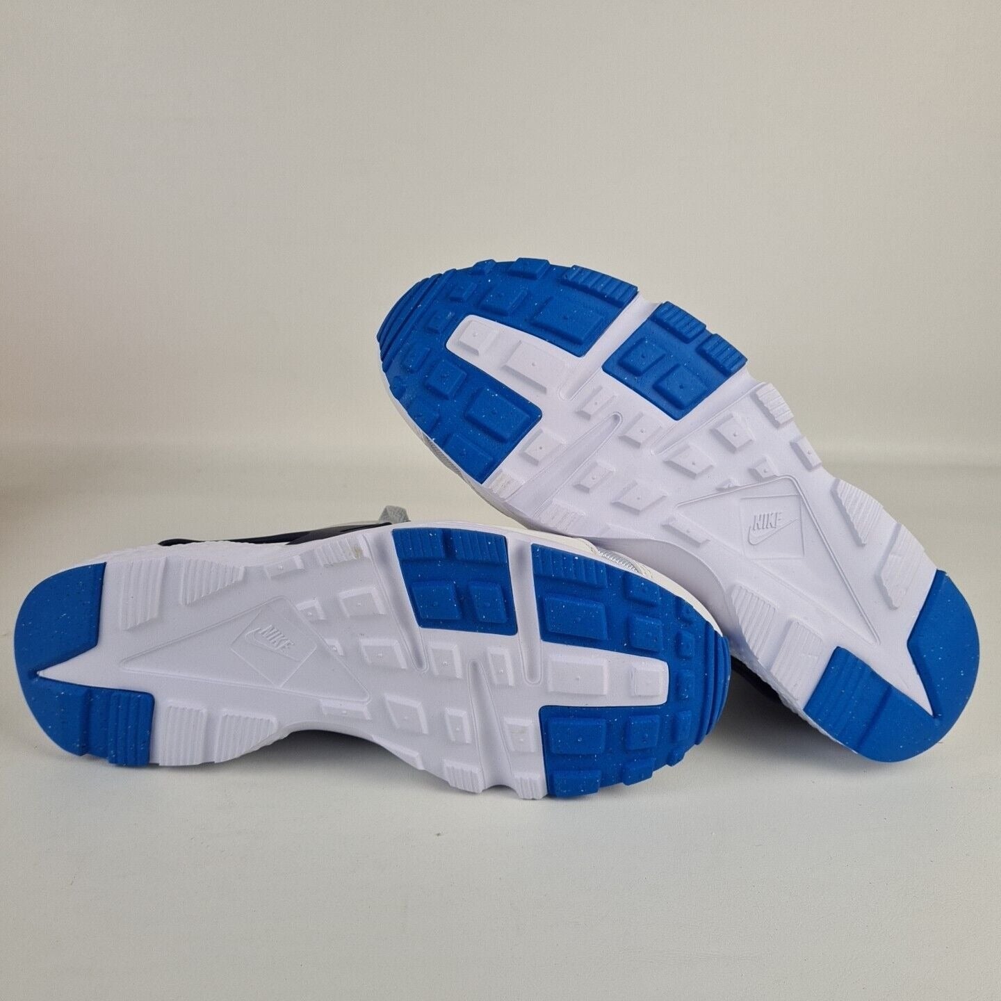 Nike Huarache Run GS 654275 119 White Kids Running Shoes Size 6.5 Y = 8 Womens