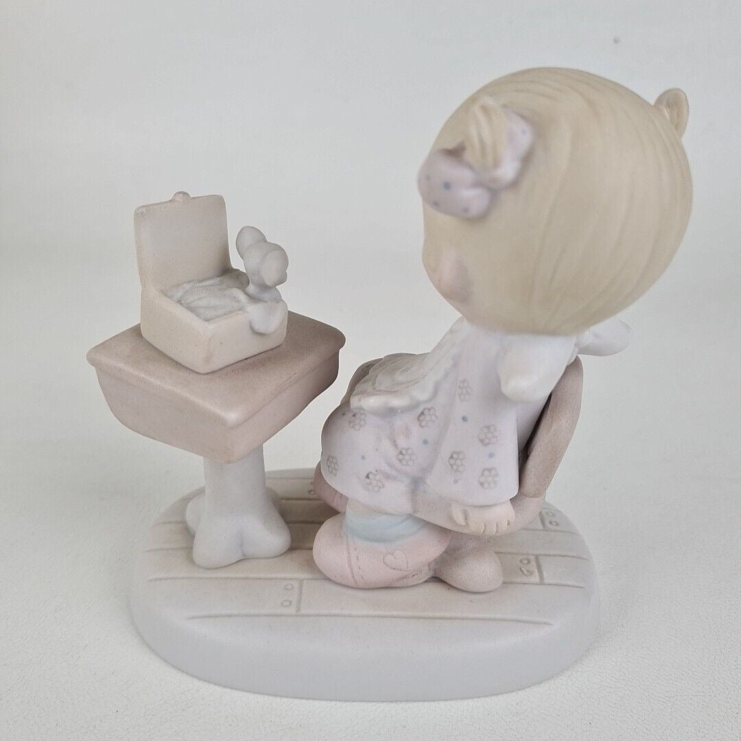 Precious Moments E-7162 Girl Finding Mouse Inside Her Lunchbox Figurine Vntg