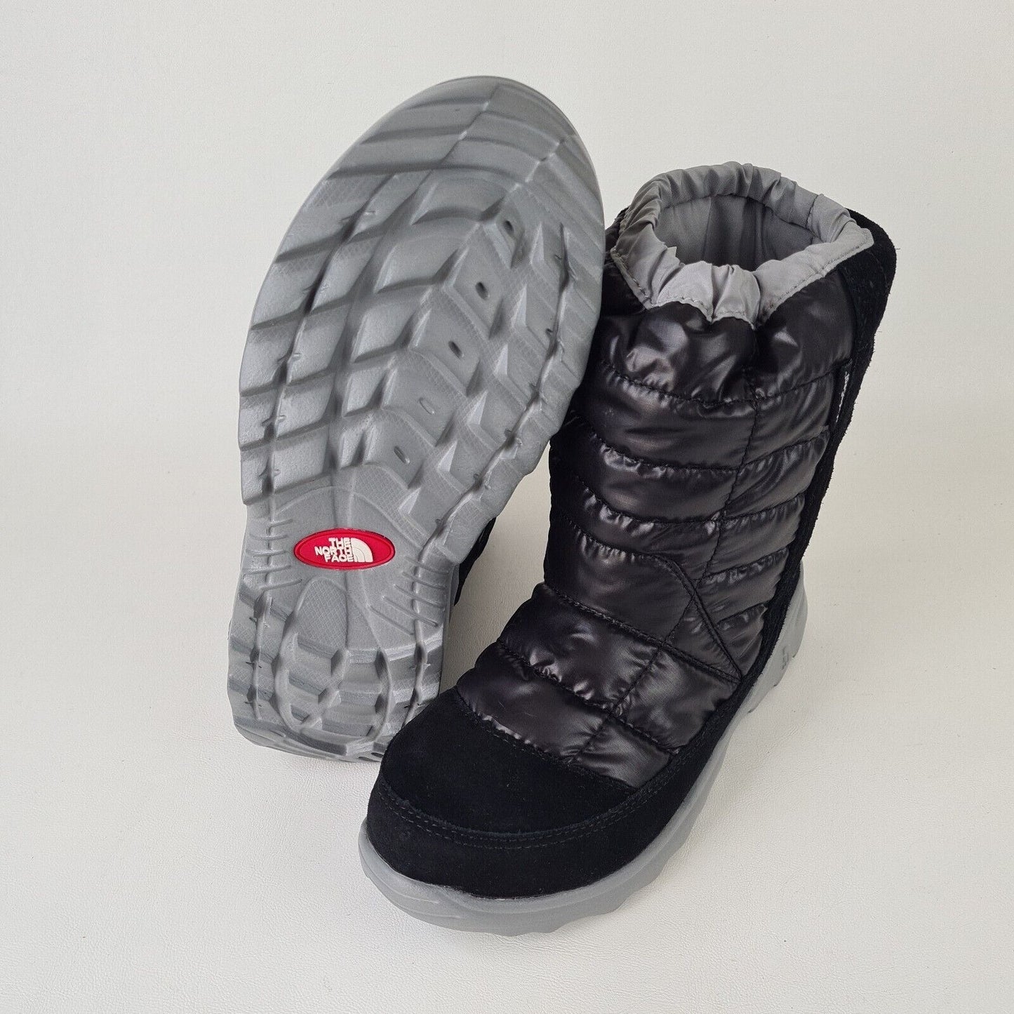 The North Face CXY3WL4 Winter Camp Black Boots Waterproof Size Boys 5Y =6.5 Women