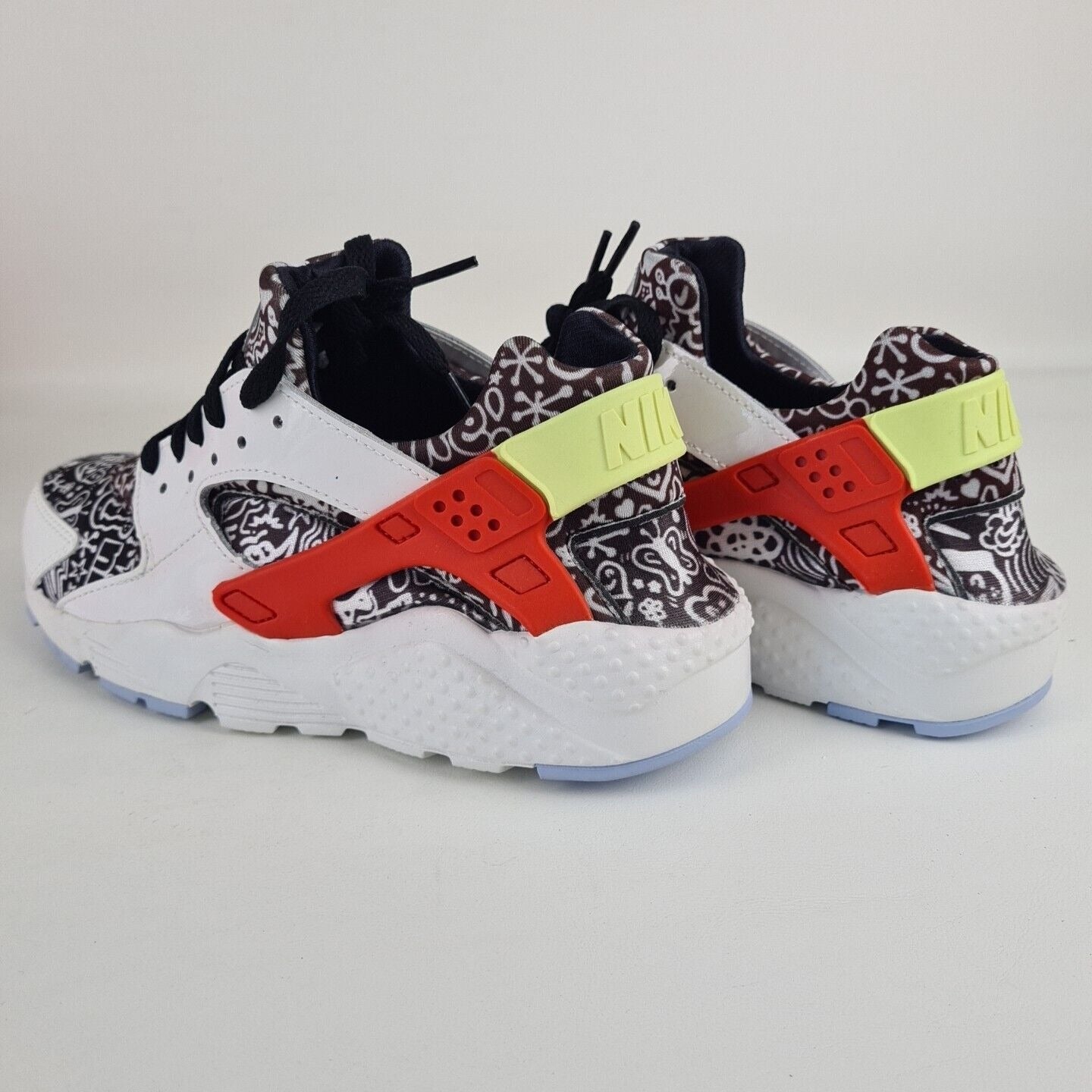 Nike Huarache Run SE GS DV2243 100 White Kids Running Shoes  SZ 4.5 Y = 6 Womens