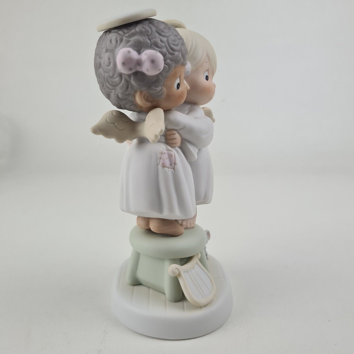 Enesco Precious Moments Angels We Have Heard On High 524921 Porcelain Figure