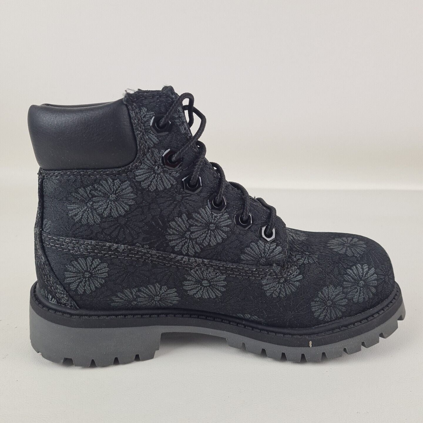 Timberland 6 IN Classic Boots TB0A177P Black Floral Outdoors Size 1 Youth