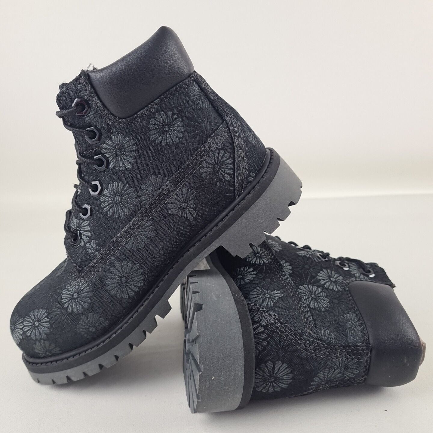 Timberland 6 IN Classic Boots TB0A177P Black Floral Outdoors Size 1 Youth