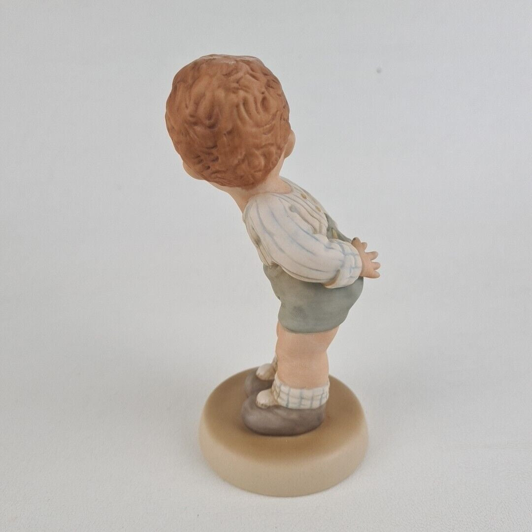 Memories of Yesterday 520101 Where's Muvver? Boy With Torn Pants Figurine