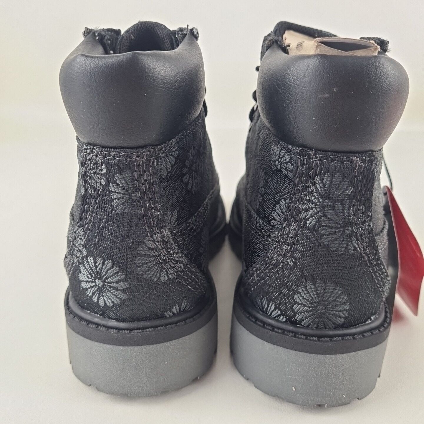 Timberland 6 IN Classic Boots TB0A177P Black Floral Outdoors Size 13.5 Youth