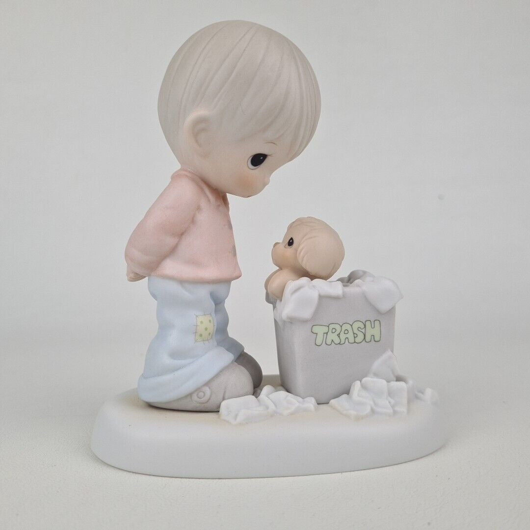 Precious Moments PM-882 YOU JUST CANNOT CHUCK A GOOD FRIENDSHIP Figurine Vntg