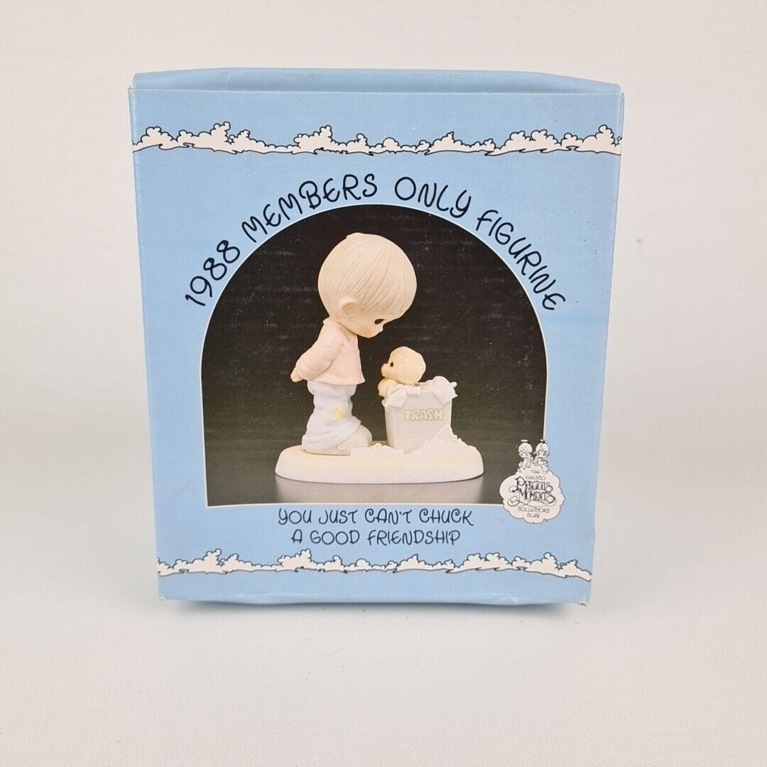 Precious Moments PM-882 YOU JUST CANNOT CHUCK A GOOD FRIENDSHIP Figurine Vntg