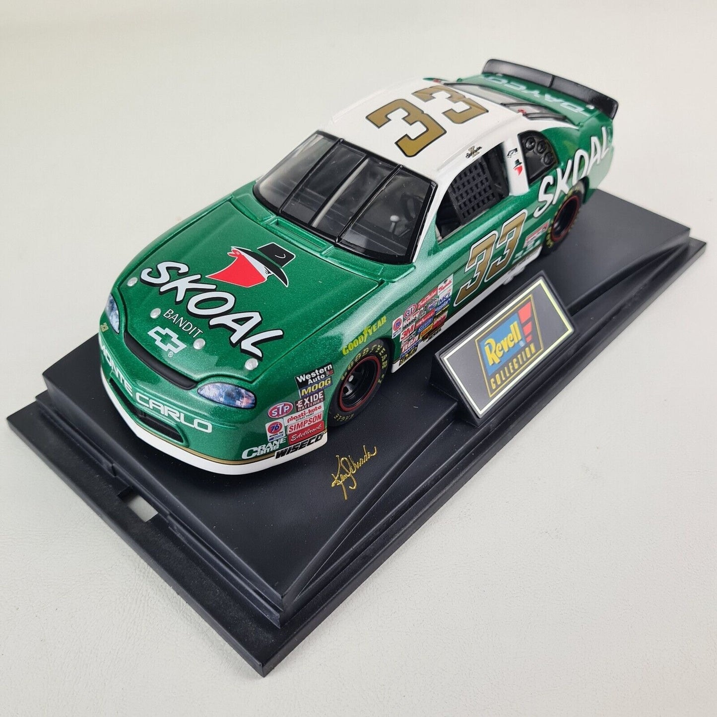 Revell Collection Ken Schrader #33 Skoal Bandit 1997 Chevrolet 1:24 Diecast