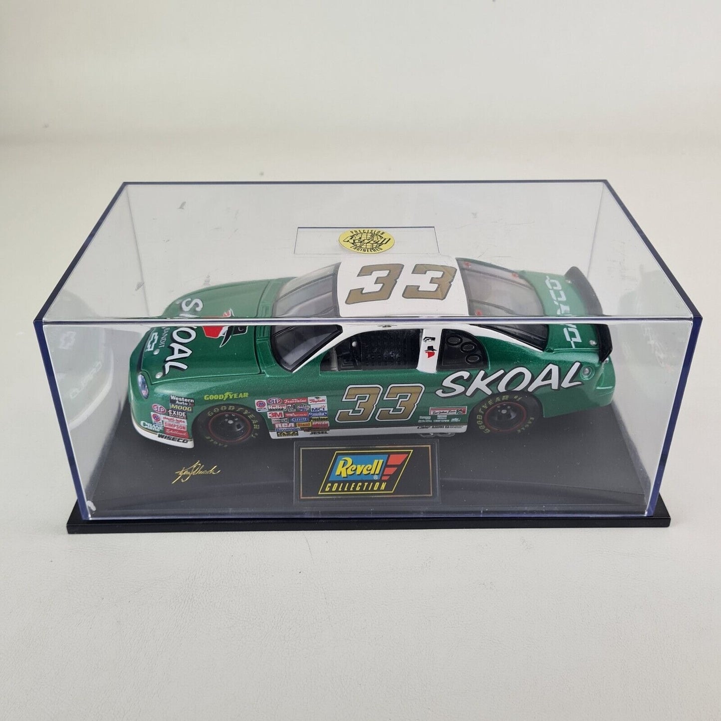 Revell Collection Ken Schrader #33 Skoal Bandit 1997 Chevrolet 1:24 Diecast