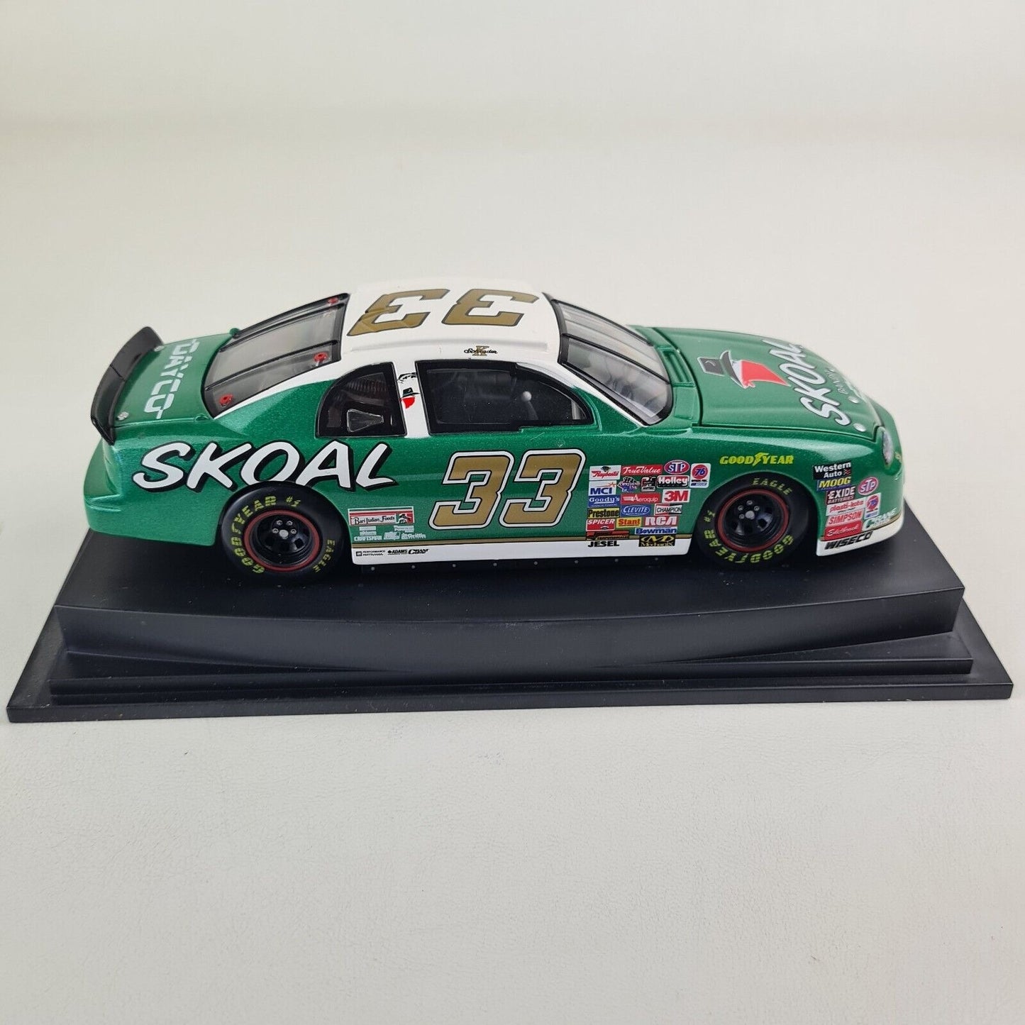 Revell Collection Ken Schrader #33 Skoal Bandit 1997 Chevrolet 1:24 Diecast